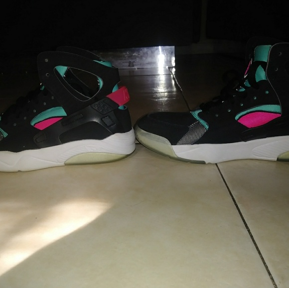 Nike - Picture 3 of 5